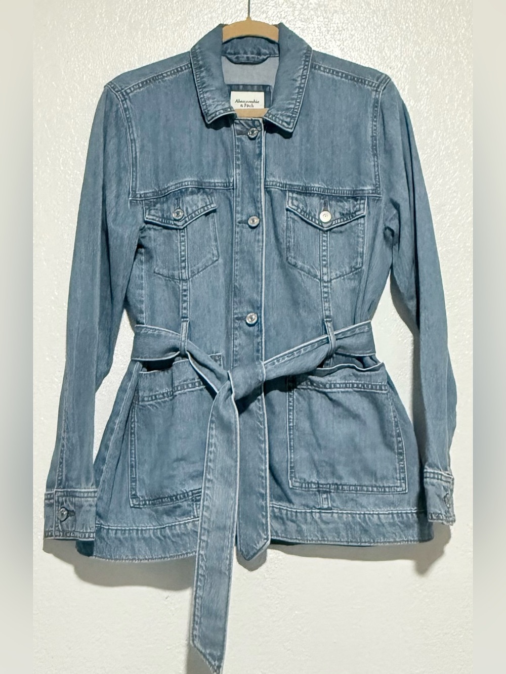 Abercrombie & Fitch Women’s Light Blue Denim Belted Jacket size Large Y2K